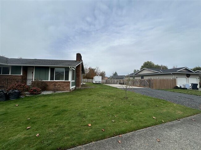 Primary Photo - 209 E 3rd St