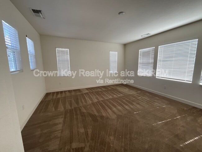 Building Photo - 546 W Campania Way