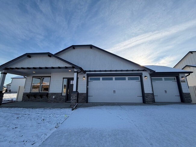 Building Photo - Brand New Hayden Home