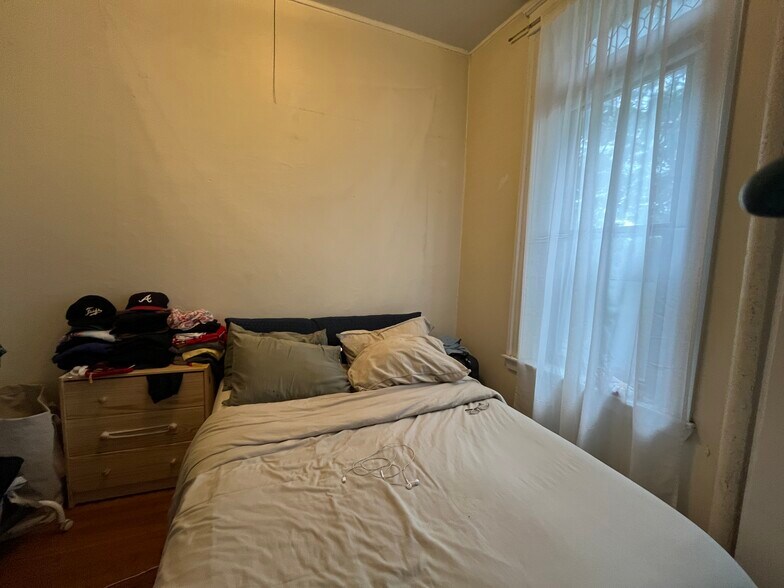 Building Photo - 376 Riverway