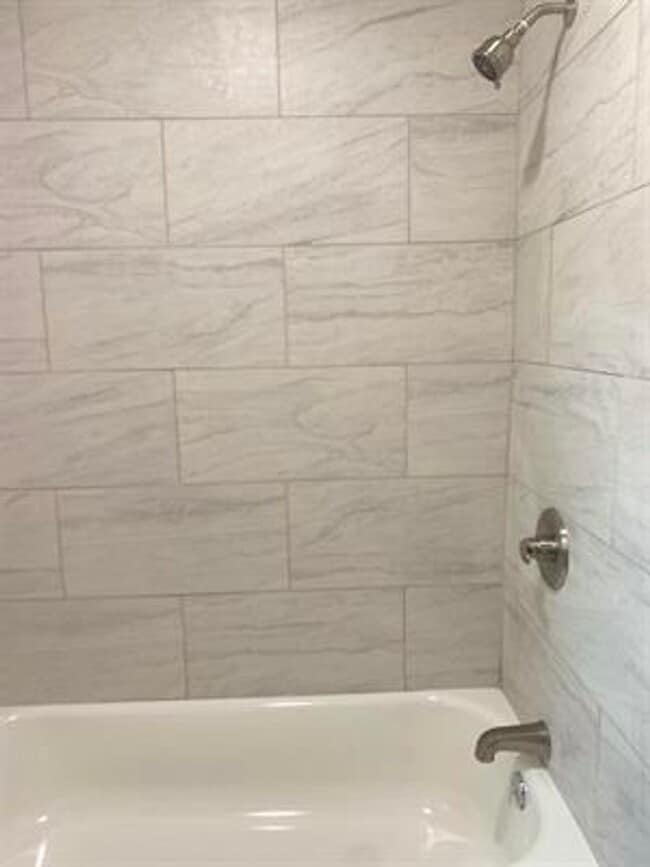 Building Photo - Brand new remodeled home in Seminole Manor