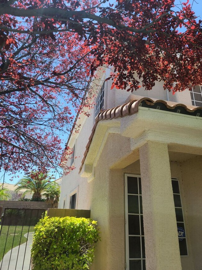 Building Photo - SUMMERLIN