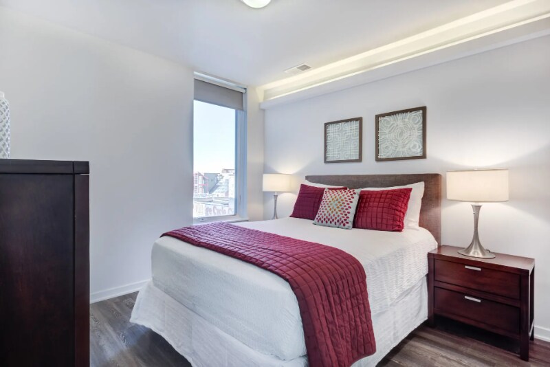 Building Photo - 230 W Evergreen Ave