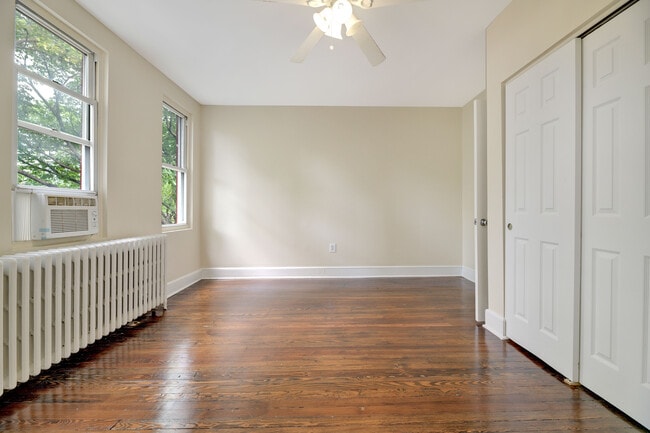 Building Photo - 618 Columbia Rd NW