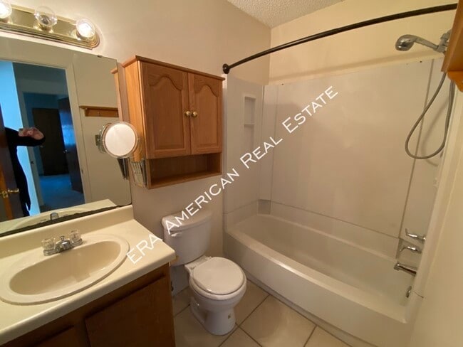 Building Photo - 230 Oxford Ct