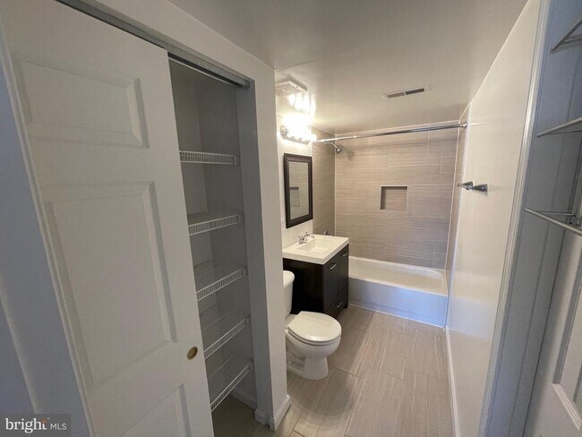 Building Photo - 1421 N Van Dorn St