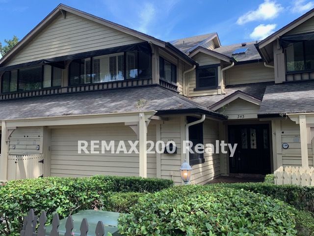 Primary Photo - Beautiful Townhome in Downtown