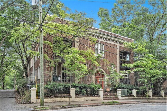Building Photo - 741 Frederica St NE