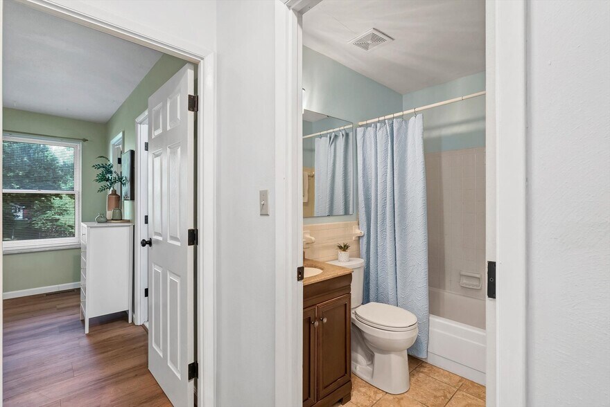 Building Photo - 248 Village Creek Dr