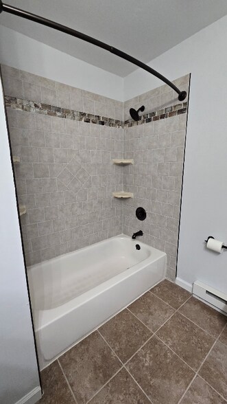 Building Photo - 808 Eves Dr