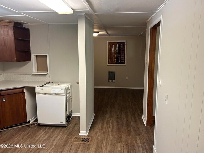 Building Photo - 3464 S Red Banks Rd