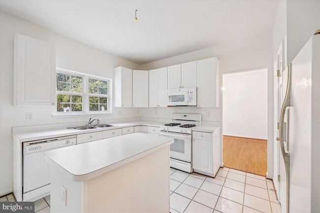 Primary Photo - 18901 Festival Dr