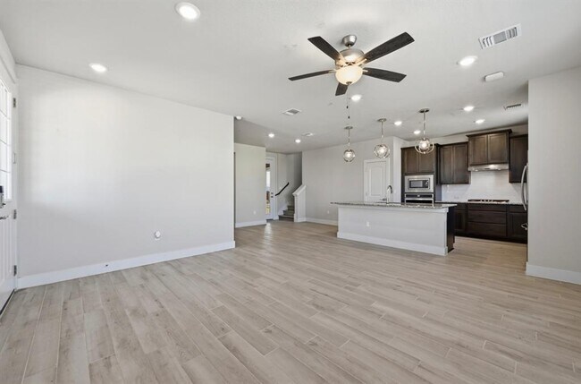 Building Photo - 8401 Orizzonte St
