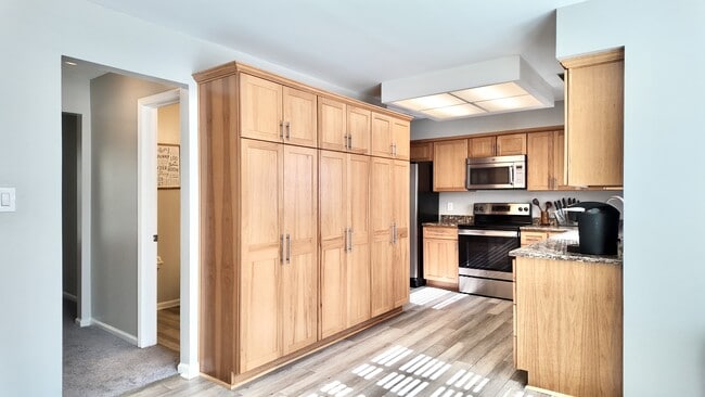 Building Photo - 1007 Brandon Quay