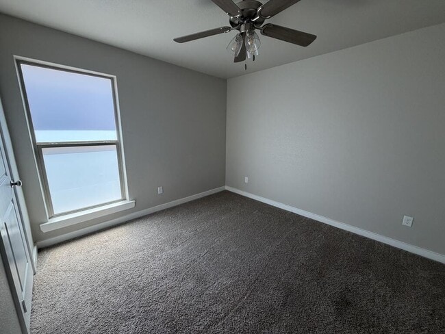 Building Photo - 1307 Red Cliff Ave