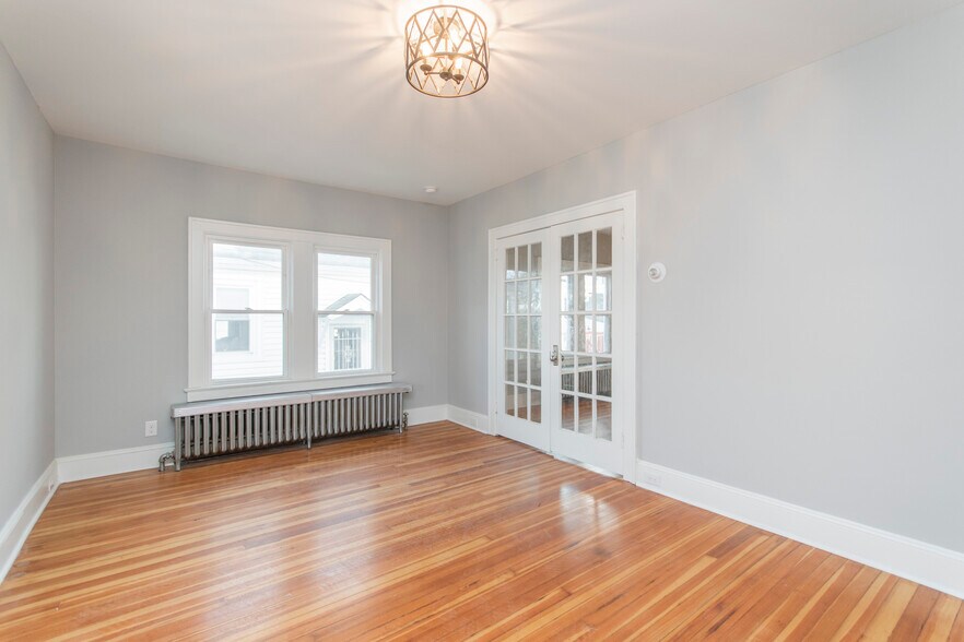 Living Room - 115 N Lafayette Ave