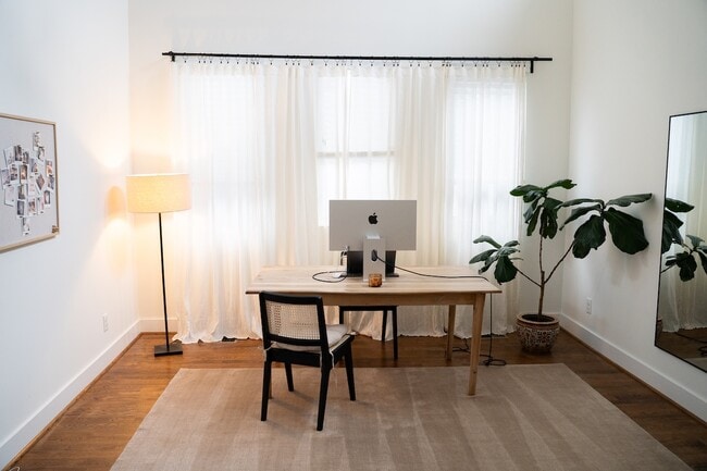 Building Photo - 424 36th Ave N