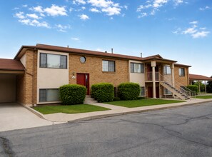 Building Photo - 2 bedroom, 1 bath apartment available in North Orem