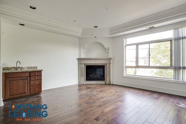 Building Photo - 10641 Woodbridge St