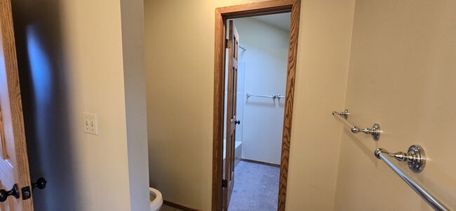 Building Photo - 3033 W Viewmont Wy W
