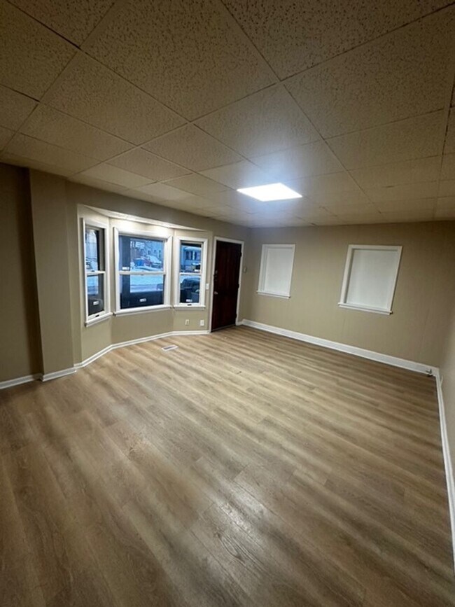 Building Photo - 80 Rand St