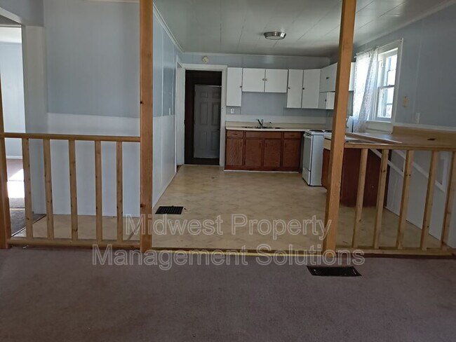 Building Photo - 415 E 35th St