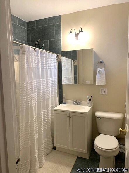 Building Photo - 33 Highgate St