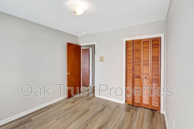 Building Photo - 4428 N Shirley Dr