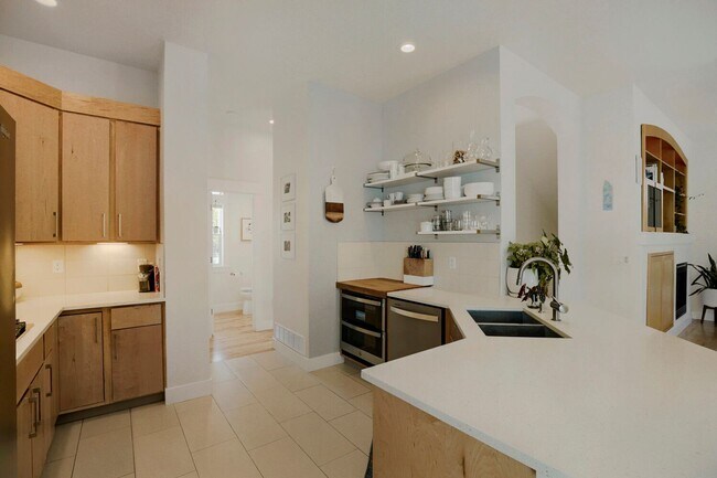 Building Photo - Gorgeous 4 Bedroom Home in NW Indian Peaks Neighborhood. Hardwood floors, Wine Closet and More