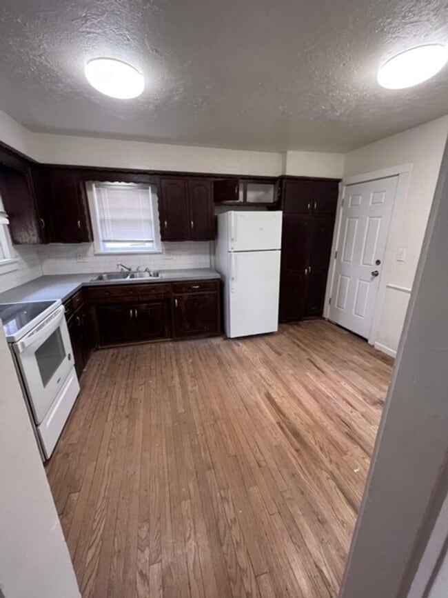 Building Photo - Super Charming - Wood Floors Throughout