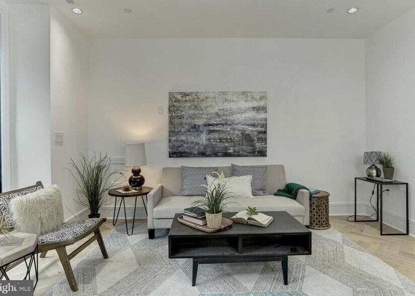 Building Photo - 1712 15th St NW