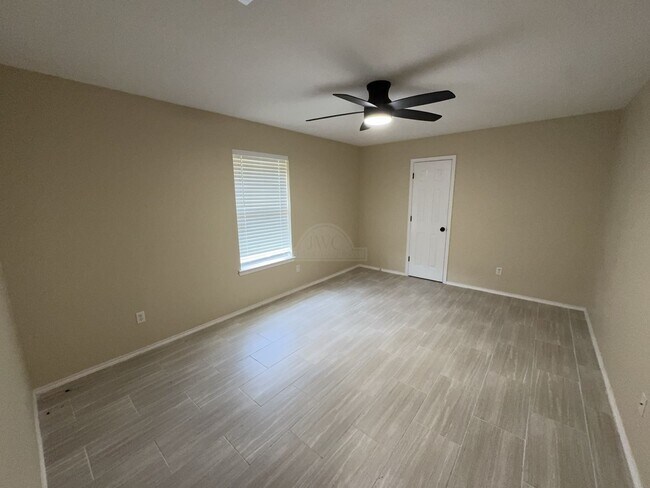 Building Photo - 2611 Littlewood Dr