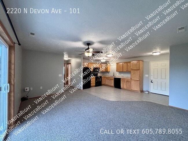 Building Photo - 2220 Devon Ave