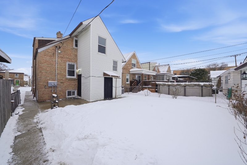 Building Photo - 6640 W Foster Ave