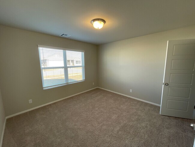 Building Photo - *MARCH MADNESS SAVINGS!* Four Bedroom | Tw...