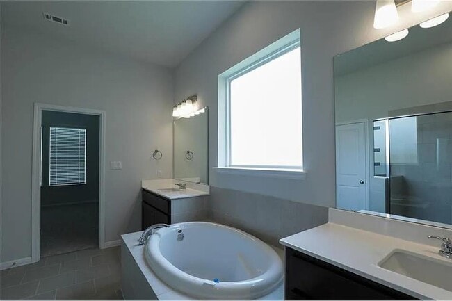 Building Photo - 135 Horseshoe Cove