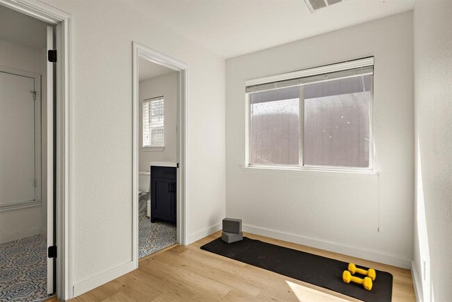 Building Photo - 3817 Tailfeather Dr