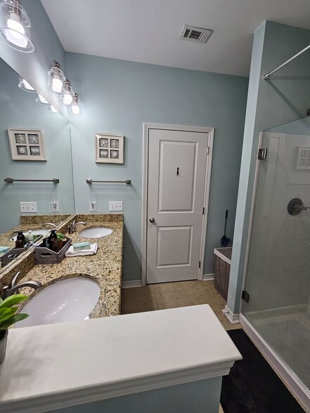 Building Photo - 208 Marlberry Trce