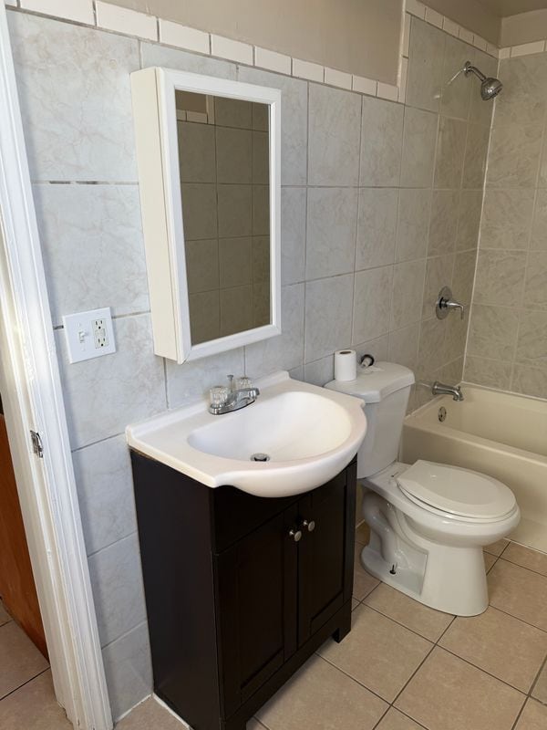 Building Photo - 171 Capen St