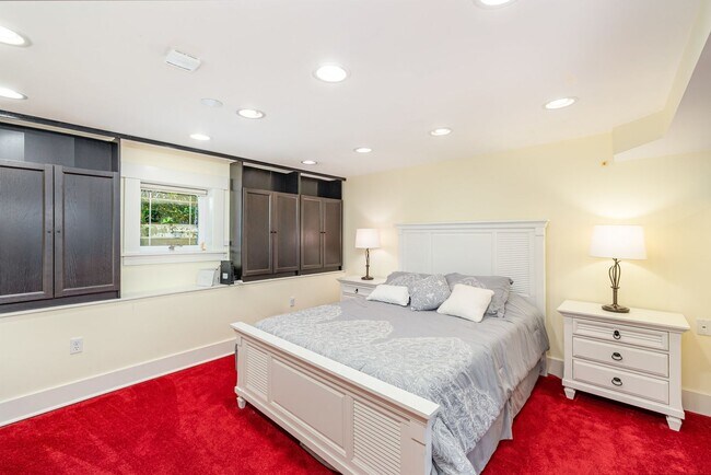 Building Photo - Sunset Hill Home