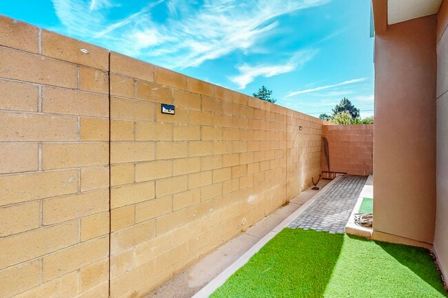 Building Photo - 4204 Vida Verde Ln NE