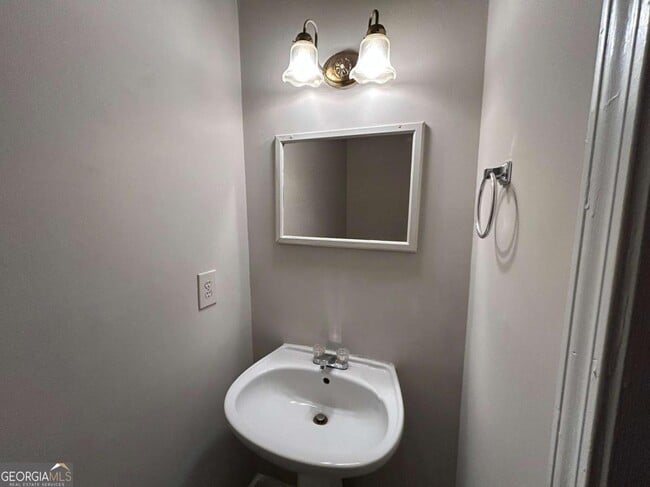 Building Photo - 3550 Main Station Dr SW