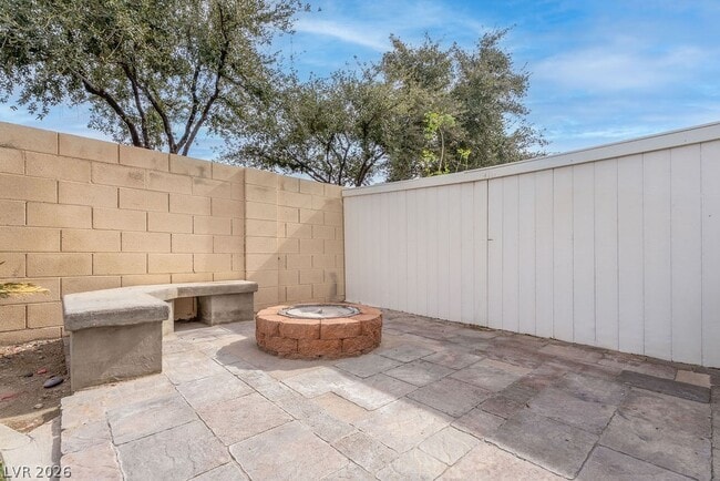 Building Photo - 5938 Gentleslope St