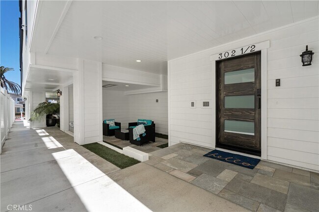 Building Photo - 302 Marguerite Ave