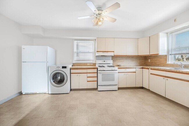 Building Photo - 120 Woodside Ave