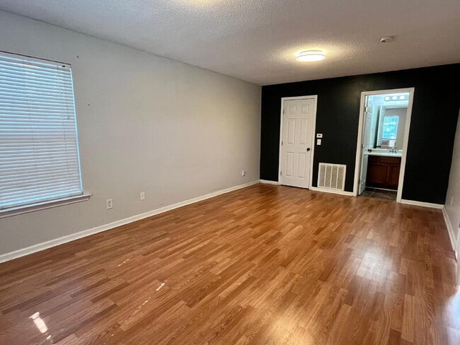 Building Photo - 116 Fox Trace