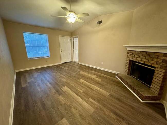 Building Photo - 2910 Richview Park Cir N