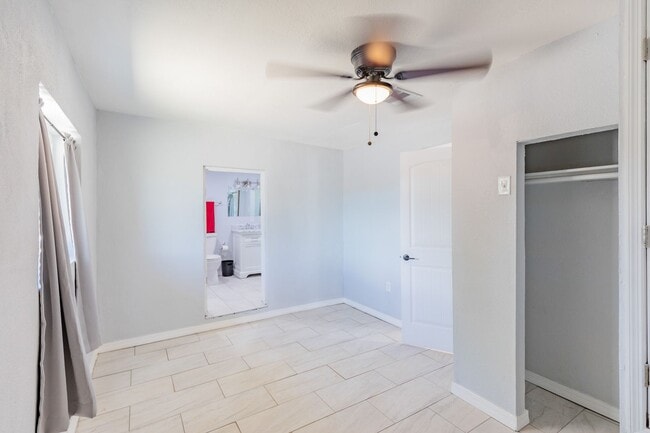 Building Photo - Adorable updated 2 Bedroom 1 Bath Home on ...