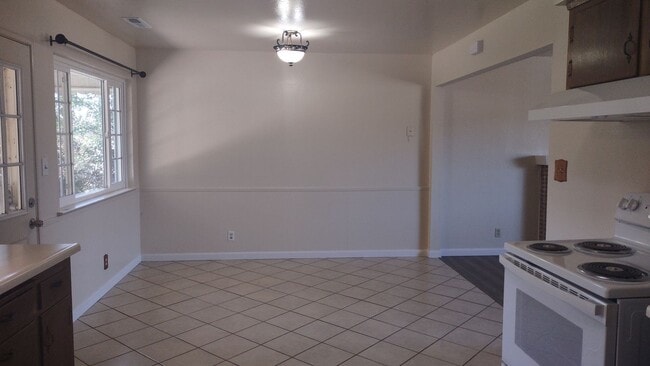 Building Photo - 5490 King Rd