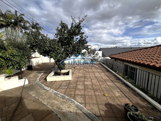 Building Photo - 4565 W 132nd St